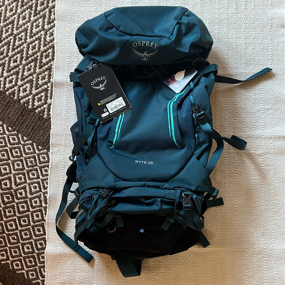 Osprey Kyte 36L Women's
Backpack - NWT in Icelake Green- includes raincovet